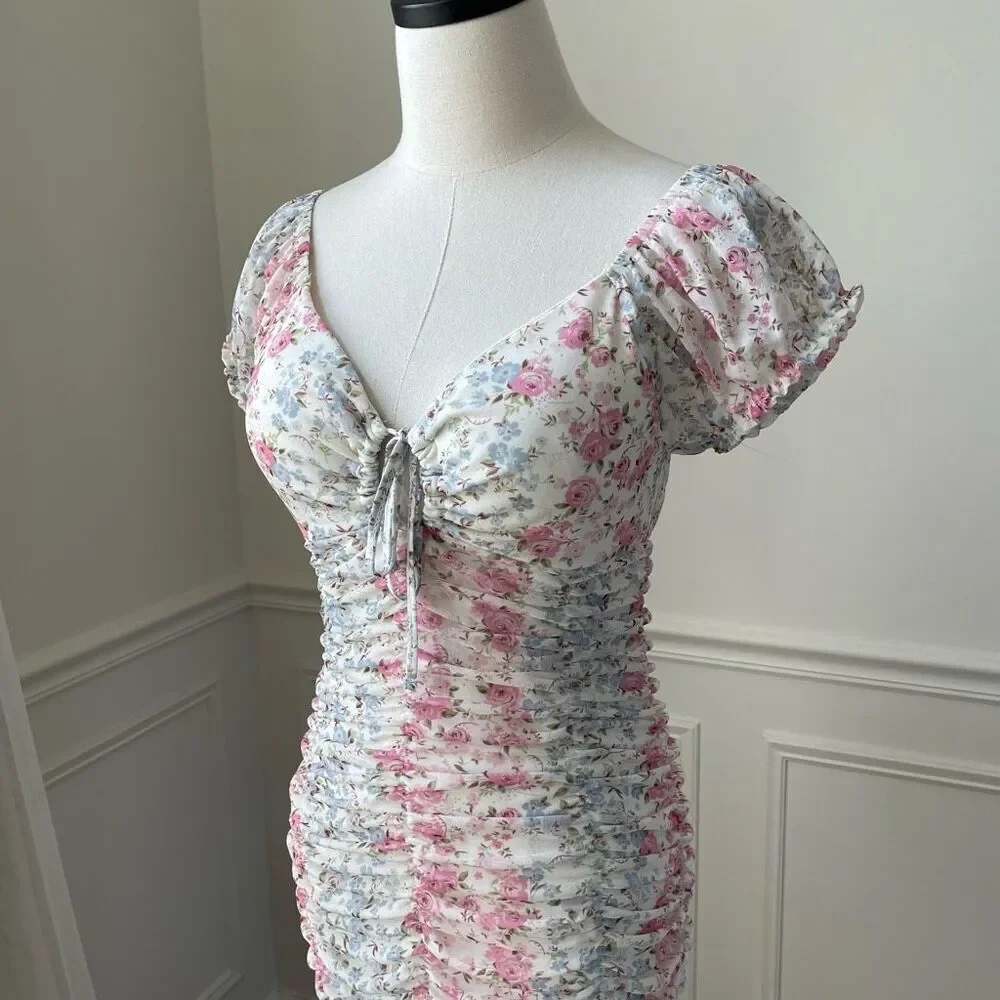Madden NYC Junior Sweetheart Cut-Out Bodycon Ruched Dress Floral Country Western